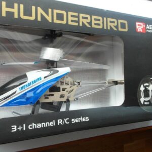 Thunderbird helikopter filmer tar bilder