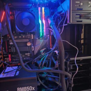 Linux Gigabyte stasjonær pc 2xblå vifte 32GB